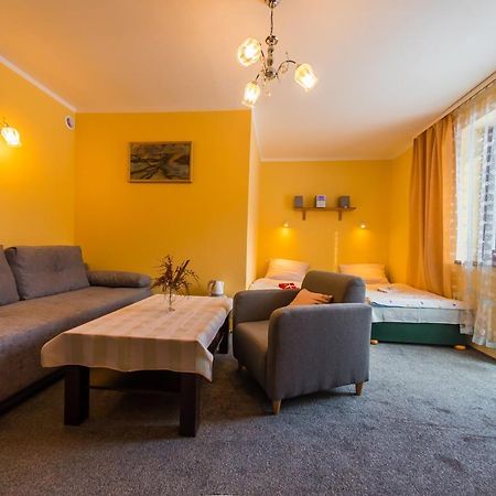 Willa Przy Deptaku Appartamento Szczyrk Esterno foto