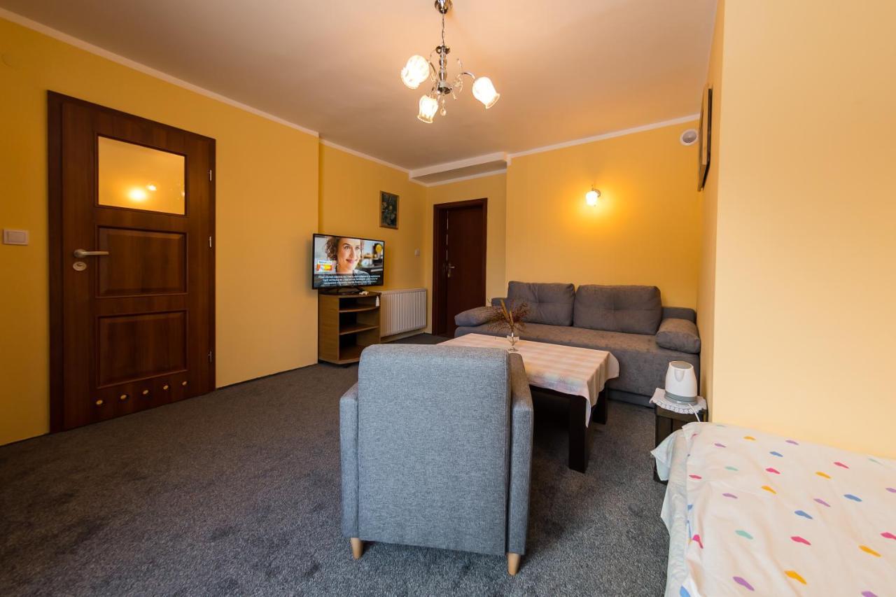 Willa Przy Deptaku Appartamento Szczyrk Esterno foto